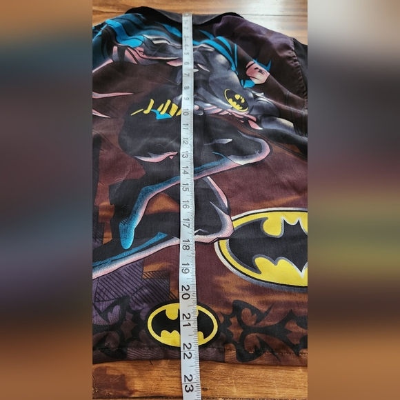 3/$20 - Batman short sleeve shirt sz small - Picture 3 of 9